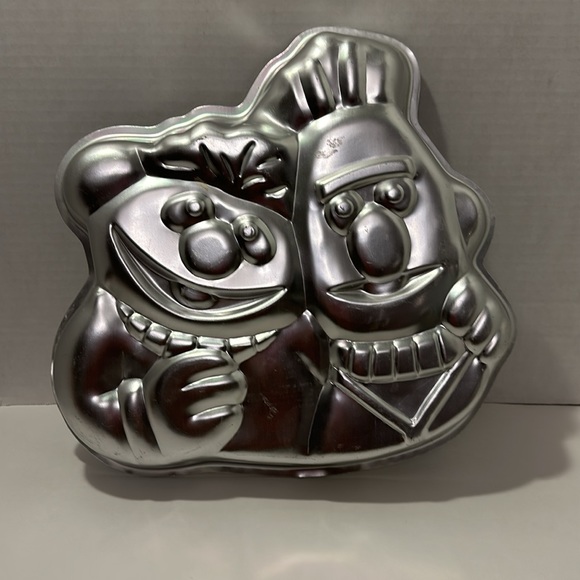 Bert and Ernie cake pan - Picture 2 of 4
